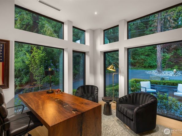 1215 96th Avenue SE, Bellevue WA 98004