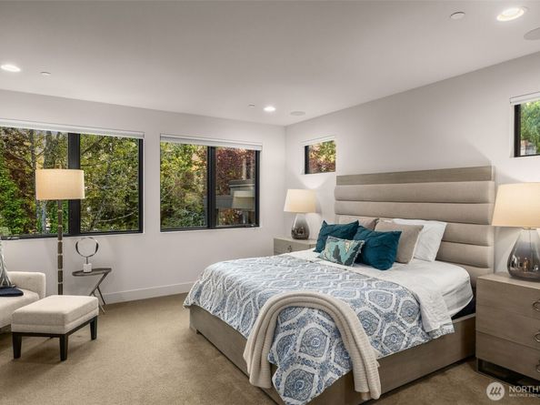 1215 96th Avenue SE, Bellevue WA 98004