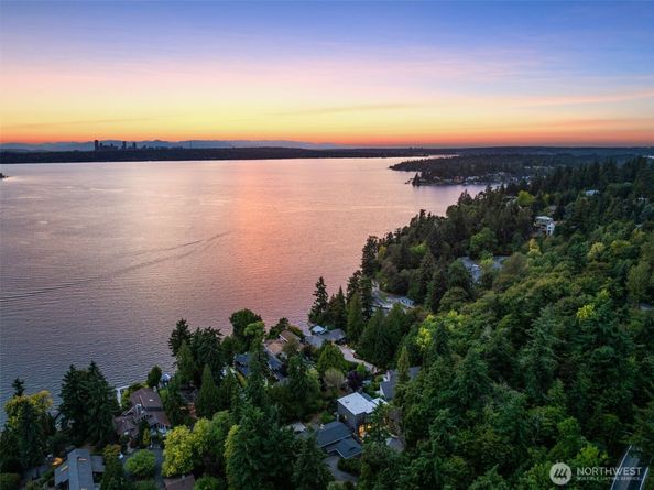 1215 96th Avenue SE, Bellevue WA 98004