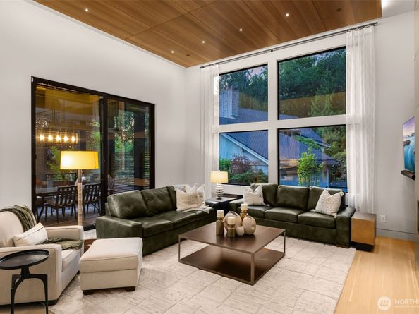 1215 96th Avenue SE, Bellevue WA 98004
