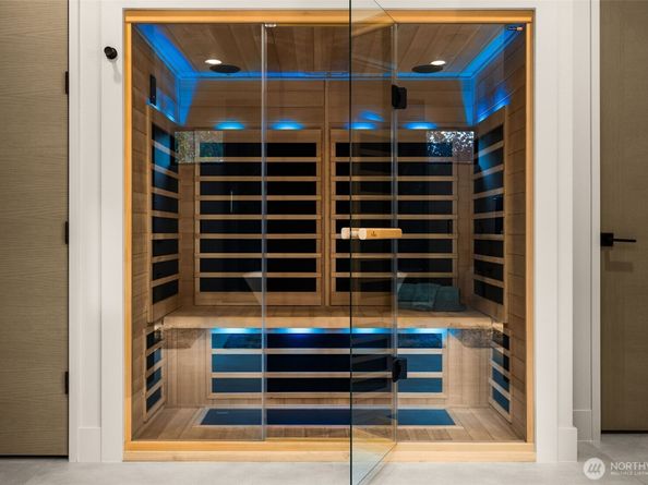 1215 96th Avenue SE, Bellevue WA 98004