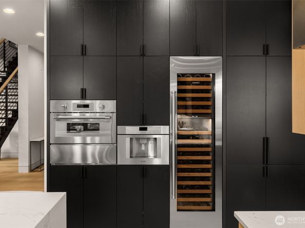 1215 96th Avenue SE, Bellevue WA 98004