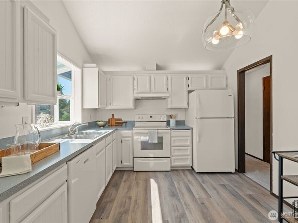 10526 237th Place SW, Edmonds WA 98020