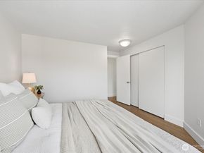 24736 45th Place S 5D2, Kent WA 98032