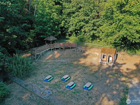 502 Cave Avenue NE, Bainbridge Island WA 98110