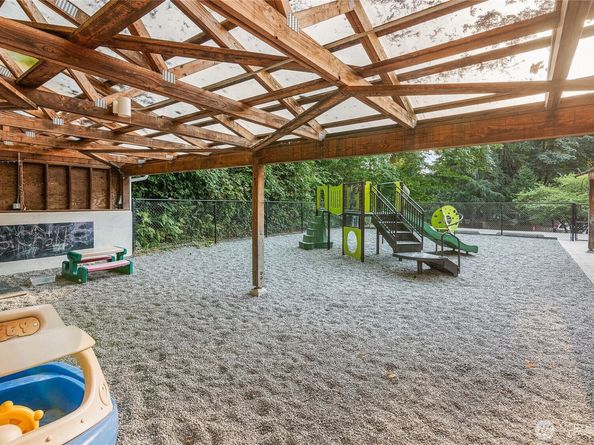 502 Cave Avenue NE, Bainbridge Island WA 98110