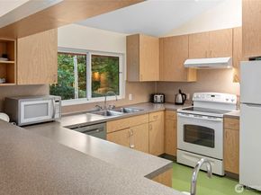 502 Cave Avenue NE, Bainbridge Island WA 98110