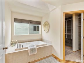 18323 Sunrise Ridge Avenue NE, Poulsbo WA 98370