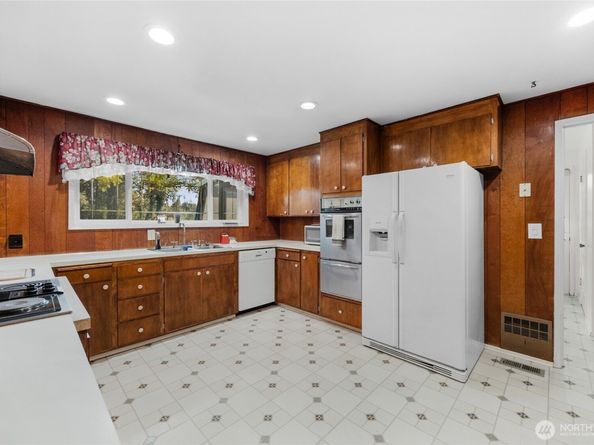 19331 37th Avenue NE, Lake Forest Park WA 98155
