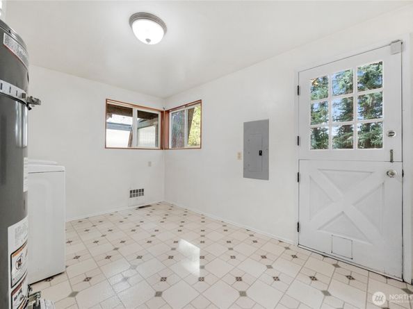 19331 37th Avenue NE, Lake Forest Park WA 98155