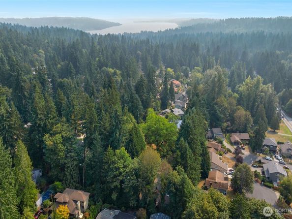 19331 37th Avenue NE, Lake Forest Park WA 98155