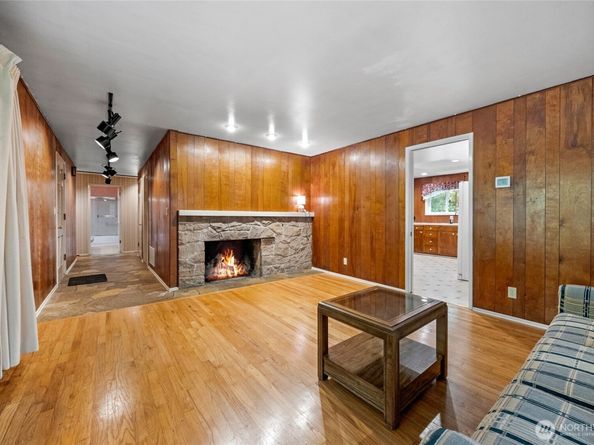 19331 37th Avenue NE, Lake Forest Park WA 98155