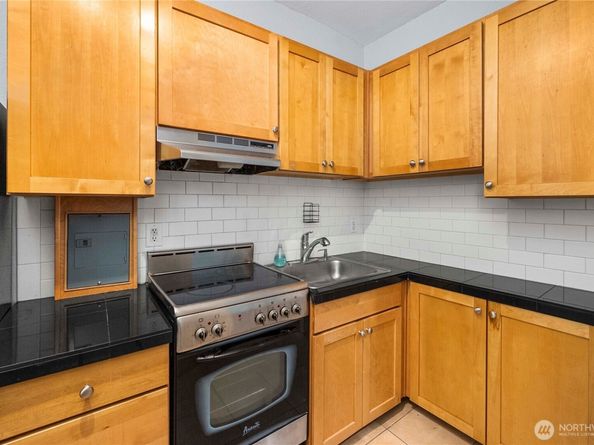 905 NE 43rd Street 107, Seattle WA 98105