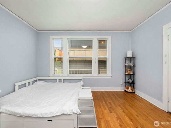 905 NE 43rd Street 107, Seattle WA 98105