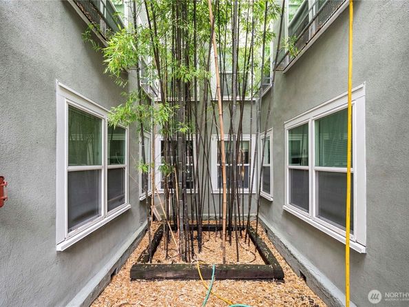 905 NE 43rd Street 107, Seattle WA 98105