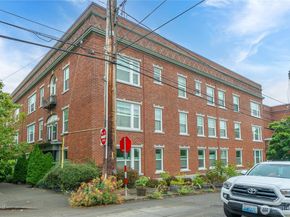 905 NE 43rd Street 107, Seattle WA 98105