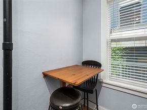 905 NE 43rd Street 107, Seattle WA 98105