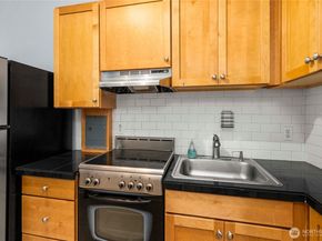 905 NE 43rd Street 107, Seattle WA 98105