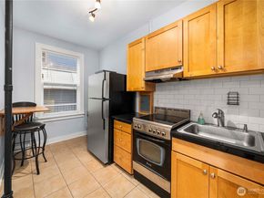 905 NE 43rd Street 107, Seattle WA 98105