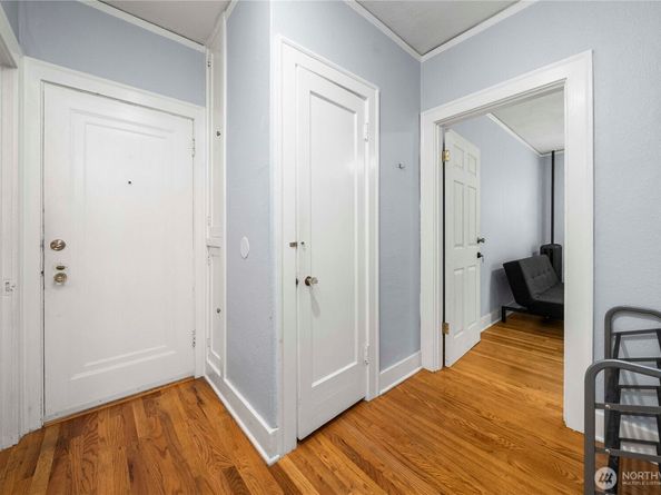 905 NE 43rd Street 107, Seattle WA 98105