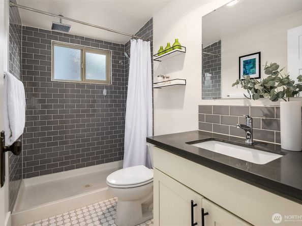 914 W Howe Street, Seattle WA 98119
