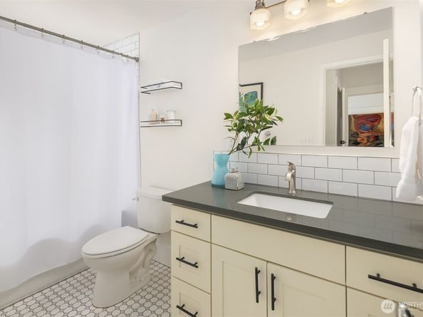 914 W Howe Street, Seattle WA 98119