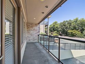 511 100th Avenue NE 107, Bellevue WA 98004