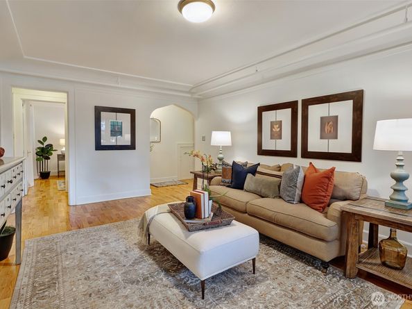 525 16th Avenue E 102, Seattle WA 98112