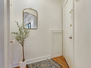 525 16th Avenue E 102, Seattle WA 98112