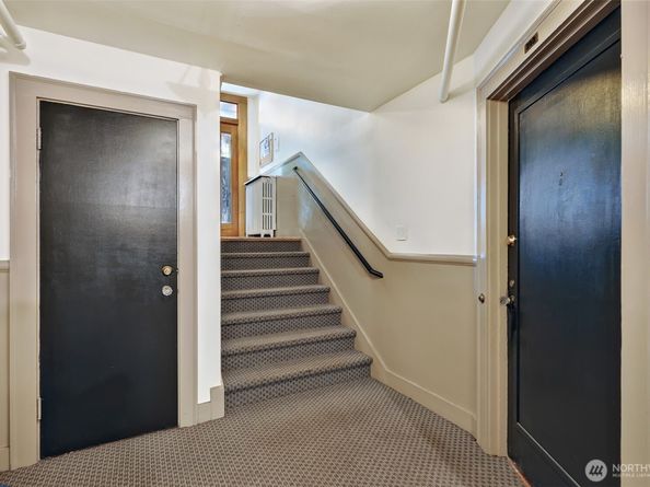 525 16th Avenue E 102, Seattle WA 98112