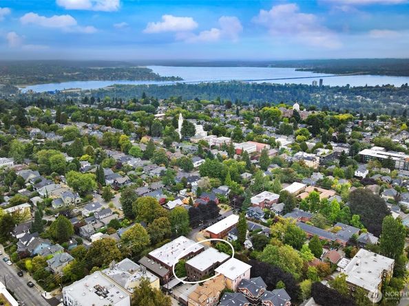 525 16th Avenue E 102, Seattle WA 98112