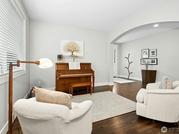 27006 SE 13th Street, Sammamish WA 98075
