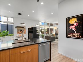 1823 26th Ave B, Seattle WA 98122