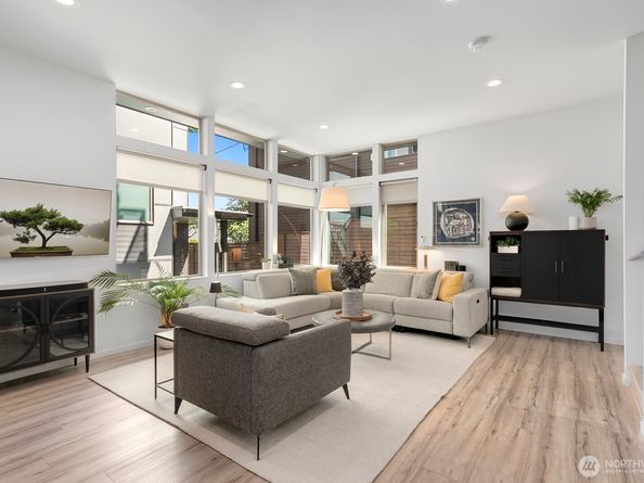 1823 26th Ave B, Seattle WA 98122