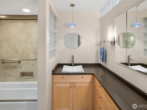 410 W Roy Street E207, Seattle WA 98119