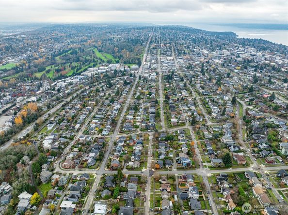 3448 37th Avenue SW, Seattle WA 98126