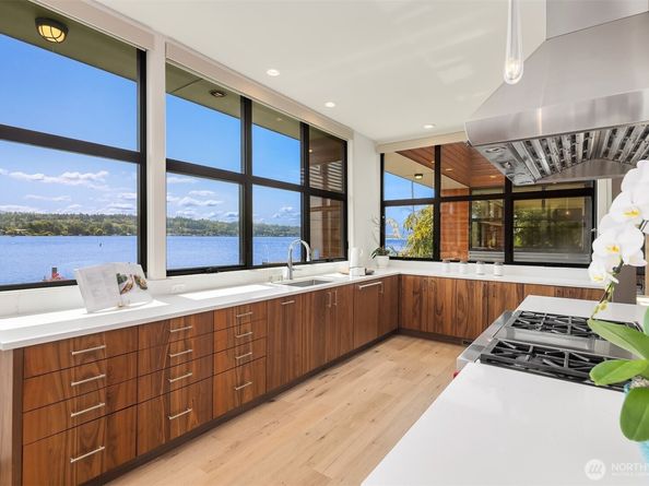 3840 E Mercer Way, Mercer Island WA 98040