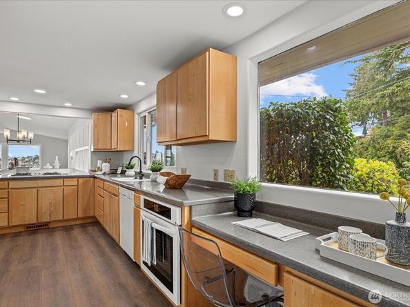 2819 W McGraw Street, Seattle WA 98199