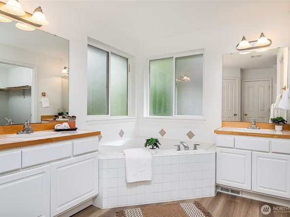 17121 3rd Place W, Bothell WA 98012