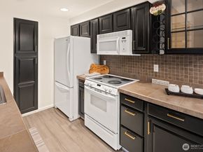12504 NE 142nd Lane C101, Kirkland WA 98034