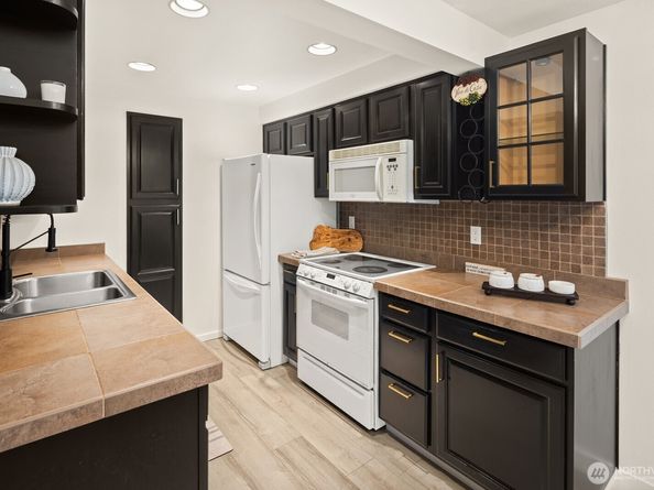 12504 NE 142nd Lane C101, Kirkland WA 98034