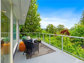18510 NE 15th Place, Bellevue WA 98008