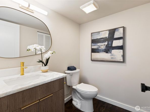 18510 NE 15th Place, Bellevue WA 98008