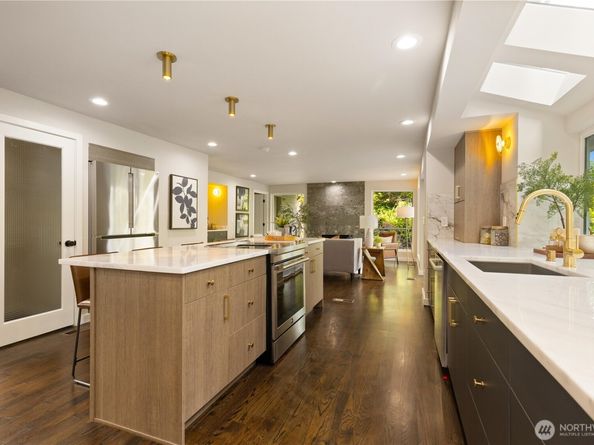 18510 NE 15th Place, Bellevue WA 98008