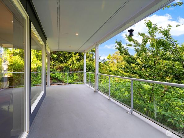 18510 NE 15th Place, Bellevue WA 98008