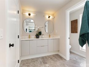 18510 NE 15th Place, Bellevue WA 98008