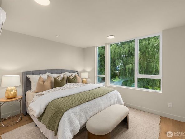 1110 B 34th Avenue, Seattle WA 98122
