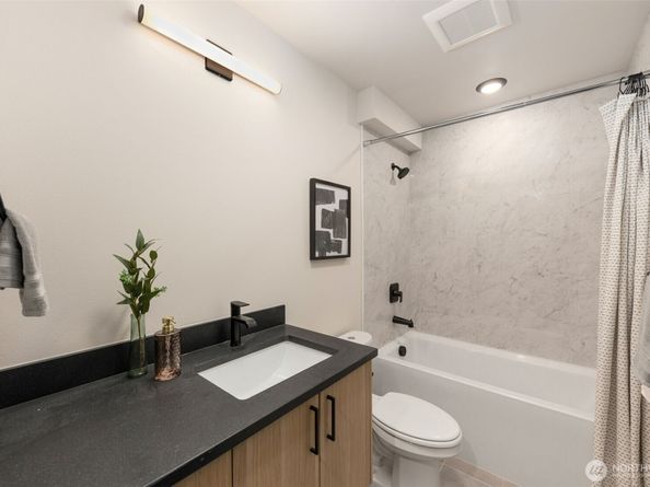 1110 B 34th Avenue, Seattle WA 98122