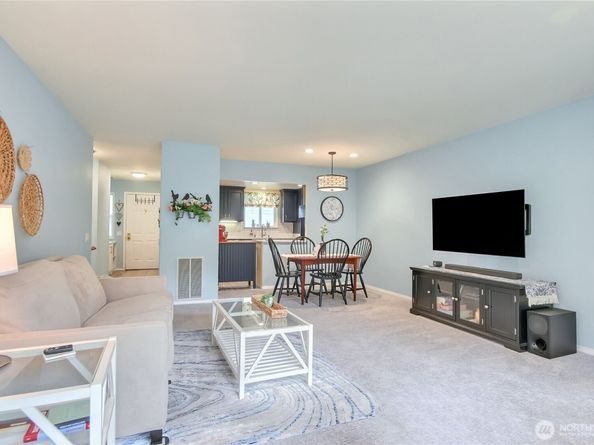 22014 SE 40th Lane 2130, Issaquah WA 98029