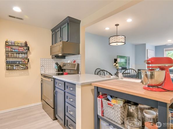 22014 SE 40th Lane 2130, Issaquah WA 98029
